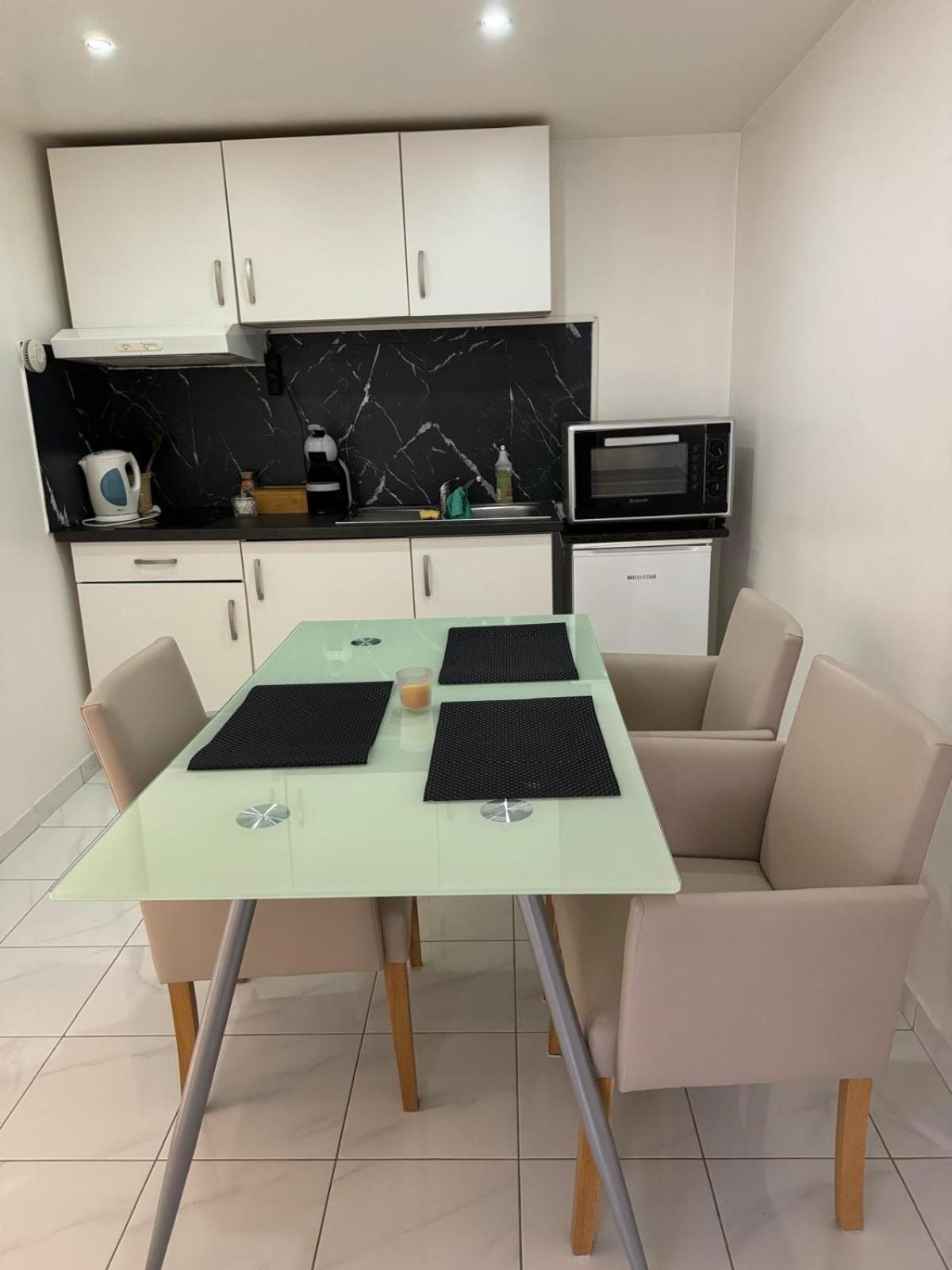 Studio 45M2 Tres Calme Village-Neuf Exteriér fotografie
